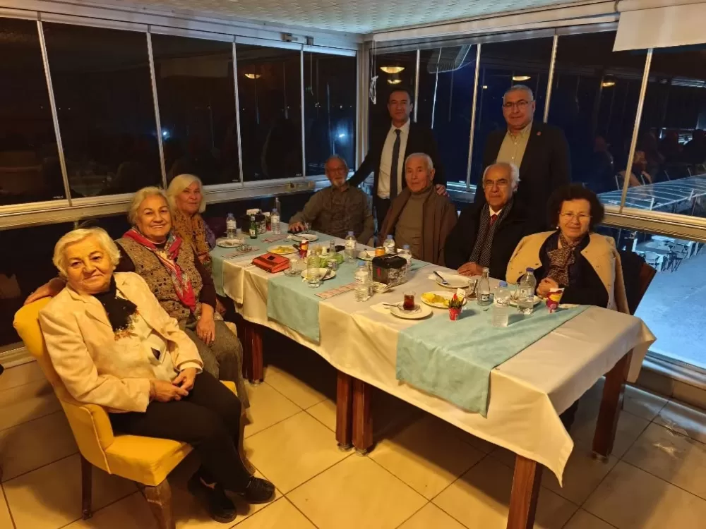 Başkan Okan Kurd, emekli öğretmenleri unutmadı! Anlamlı günde anlamlı buluşma