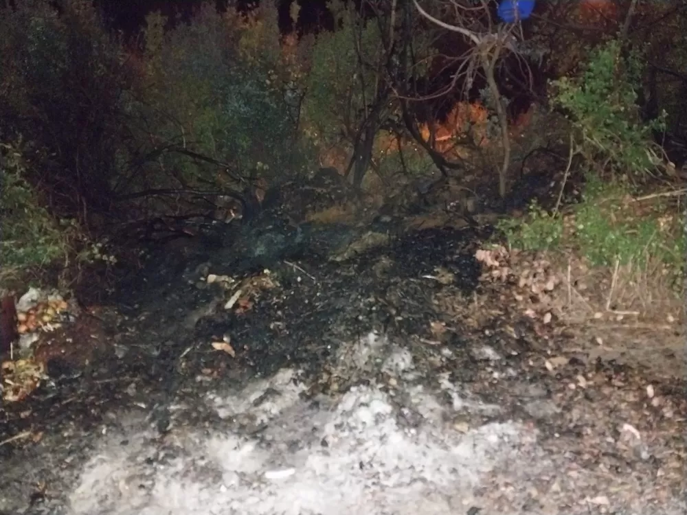 Bucak’ta gece saatlerinde evlere yakın alanda yangın