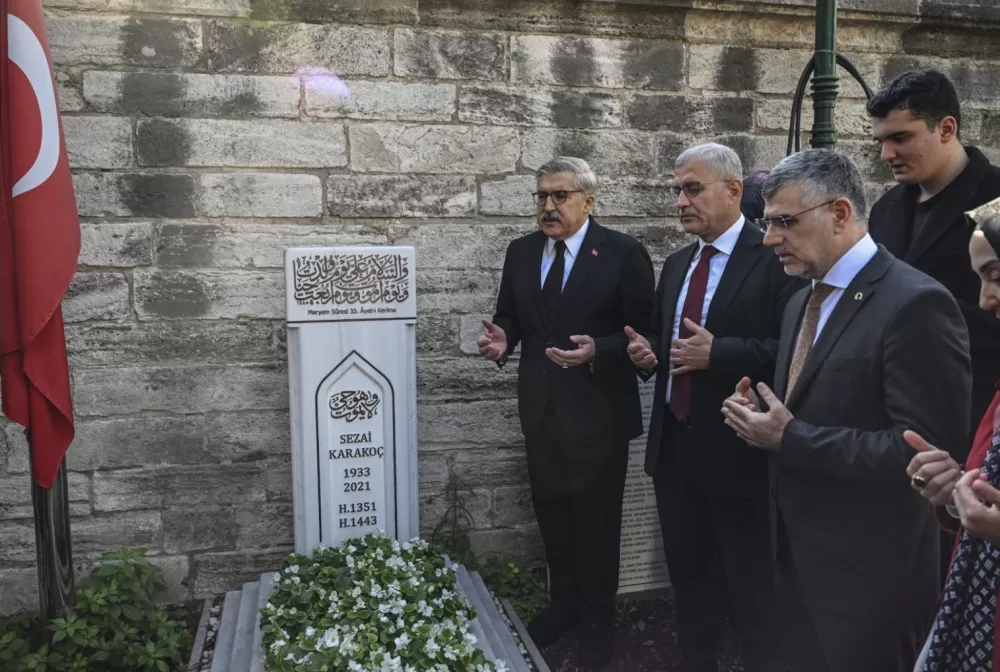 AK Parti'den Sezai Karakoç’a vefa Hüseyin Yayman’dan kabir ziyareti