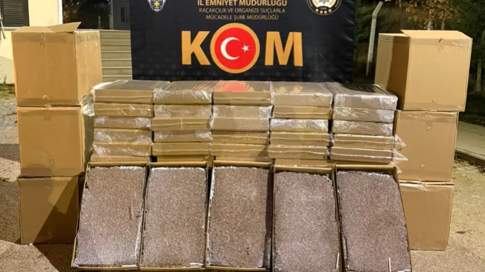 Afyonkarahisar’da yaklaşık 300 bin adet doldurulmuş kaçak makaron ele geçirildi