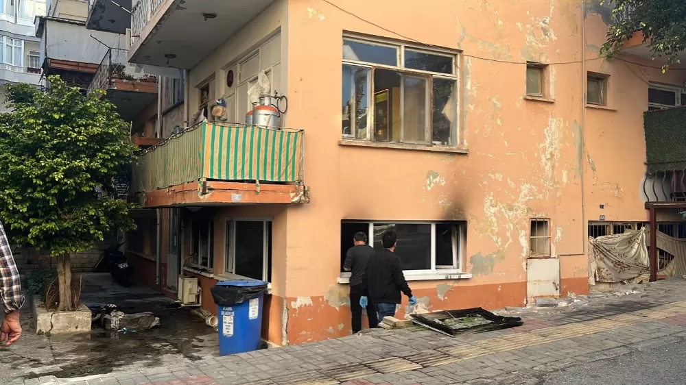 Alanya’da apartmanın giriş katında çıkan yangın korkuttu