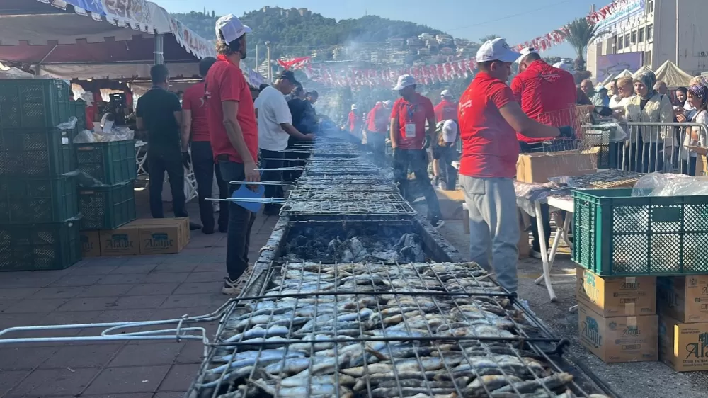 Alanya'da geleneksel hamsi festivali başladı 7 ton hamsi ücretsiz dağıtılacak