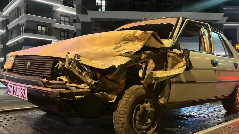 Alanya'da iki aracın çarpıştığı kazada 2 kişi yaralandı