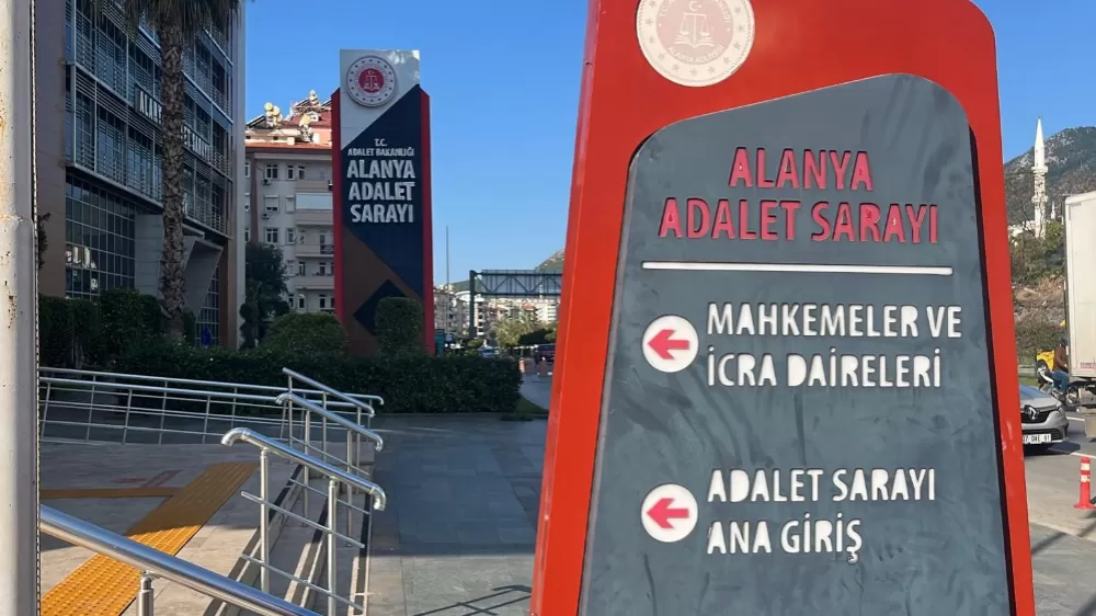 Alanya'da sokakta kadına saldırıda bulunan şahıs adliyeye sevk edildi
