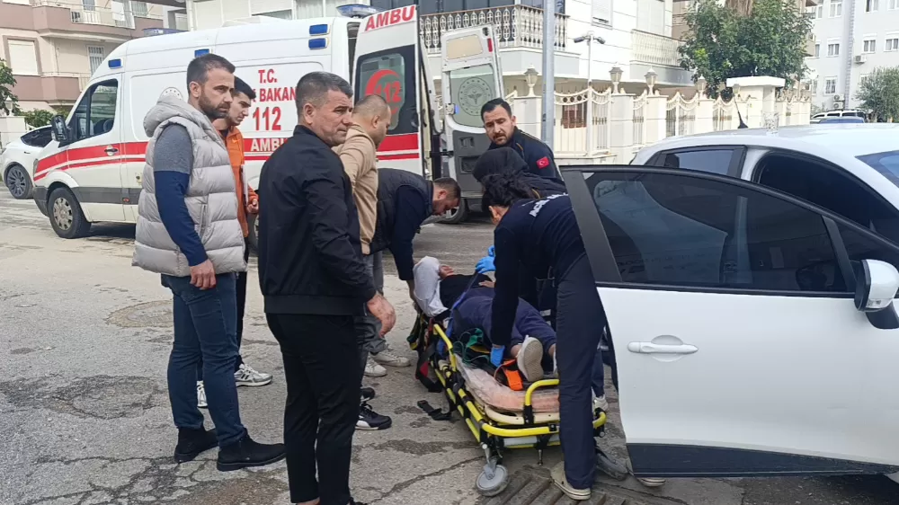 Antalya'da hafif ticari araç ile otomobil çarpıştı: 1 yaralı