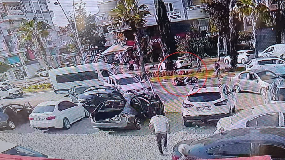 Antalya'da motosiklet kazası Sürücü ve yolcu yaralandı