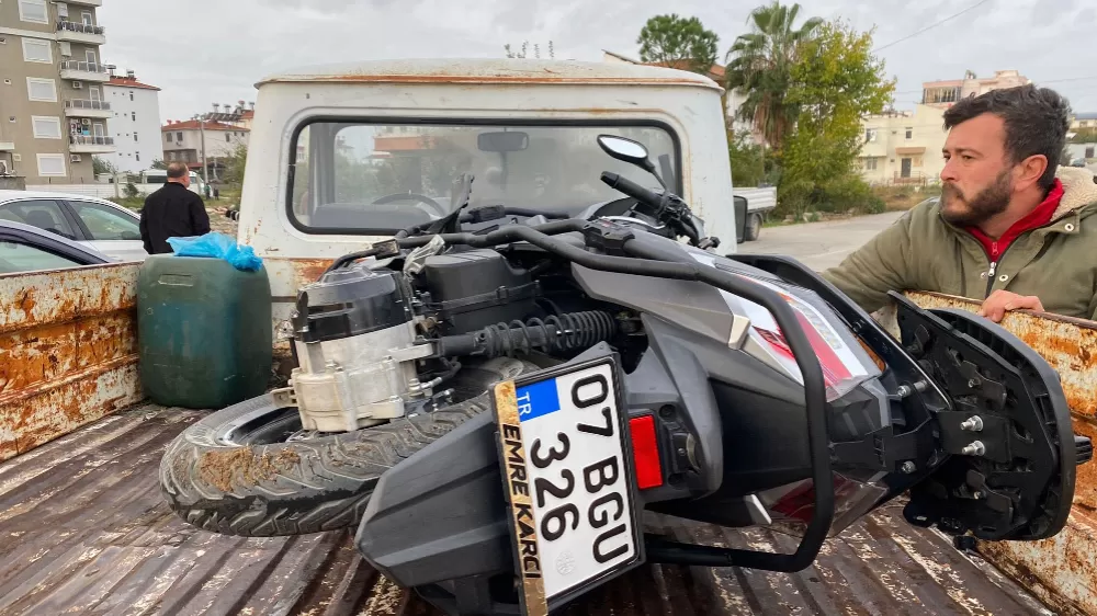 Antalya'da otomobil ve motosiklet çarpıştı: 2 yaralı