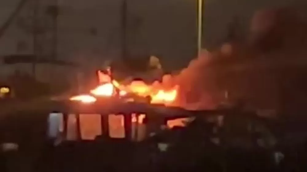 Antalya'da  Yıldırım Düştü 3 tekneyi küle çevirdi