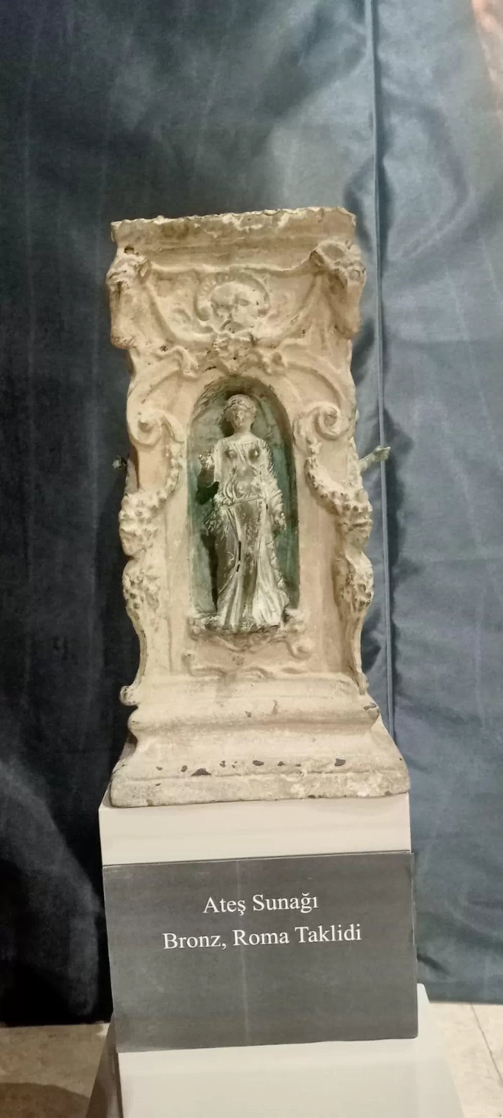 Tarihi eser kaçakçılığına dikkat çeken sergi ziyaretçilerini ağırlıyor