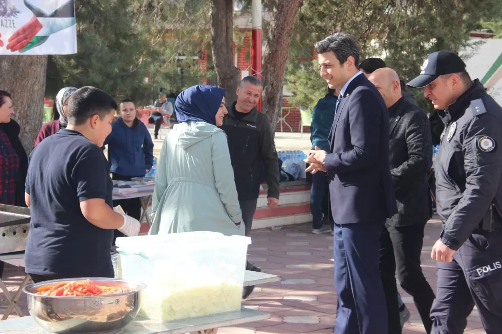 Tefenni Kaymakamı Deveci, 'Kardeşlik Köprüsü' kermesine katıldı