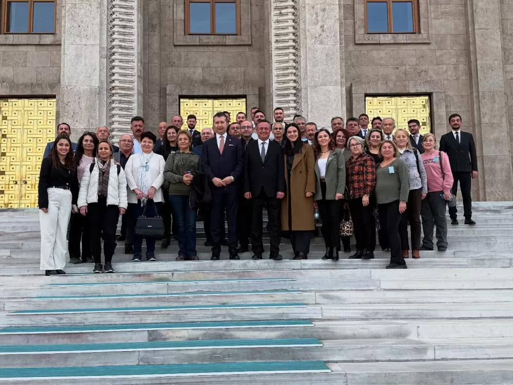 Milletvekili İzzet Akbulut, hemşehrileriyle birlikte meclisleri ziyaret etti