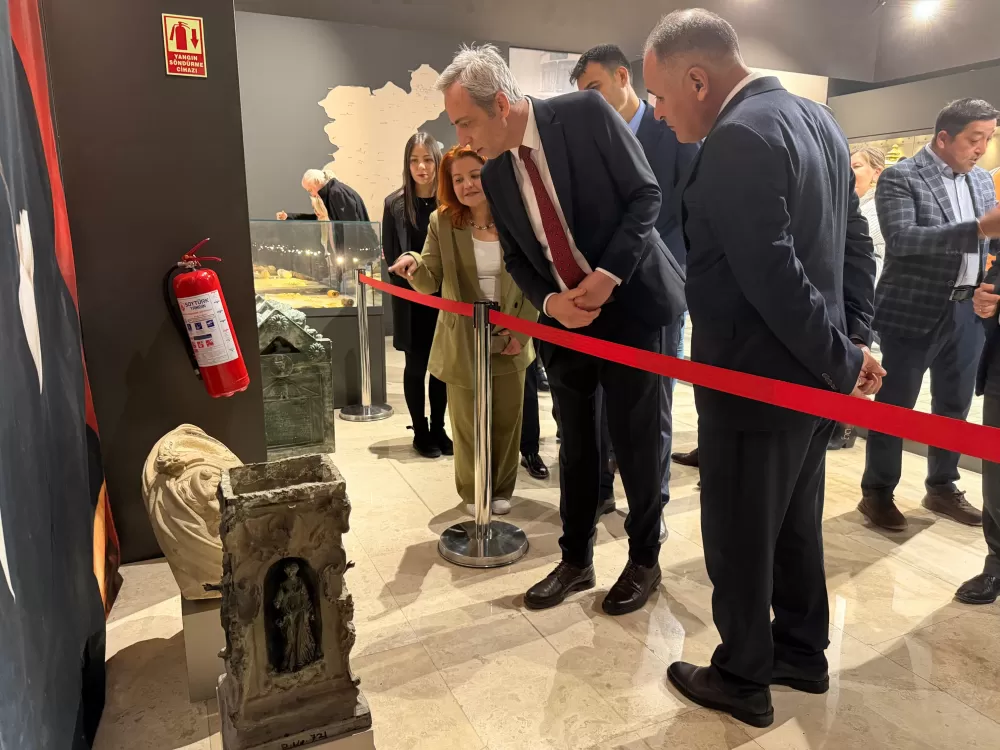 Tarihi eser kaçakçılığına dikkat çeken sergi ziyaretçilerini ağırlıyor
