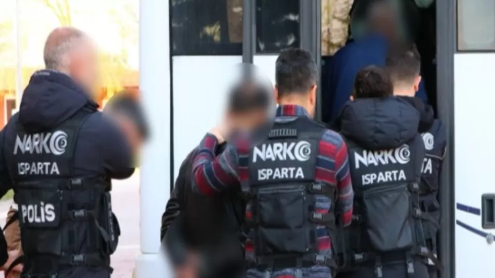 Isparta'da uyuşturucu suçlarından aranan 3 kişi yakalandı