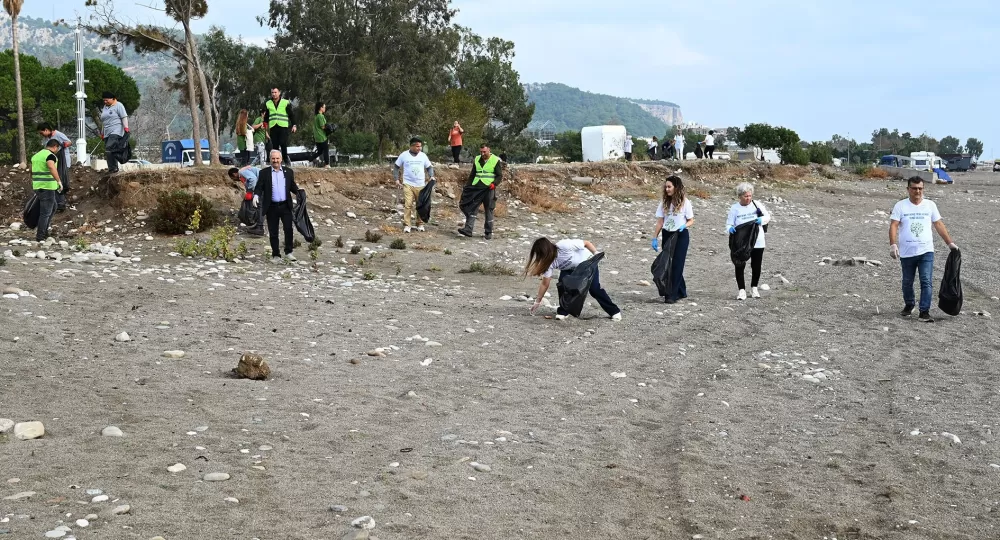 Çamyuva Sahili'nde temizlik