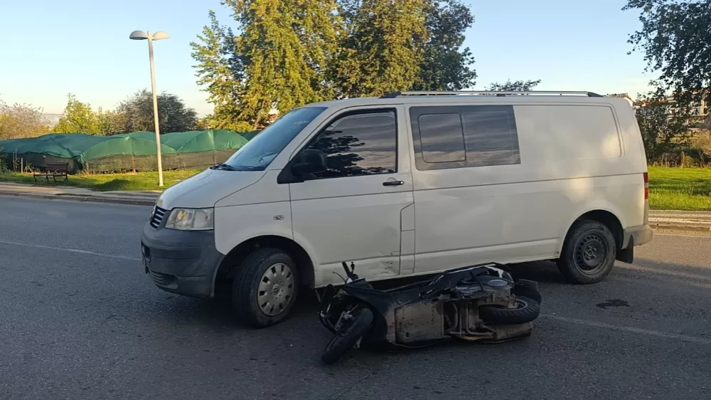 Kamyonet sürücüsünün dikkatsizliği kazayı beraberinde getirdi: 1 yaralı