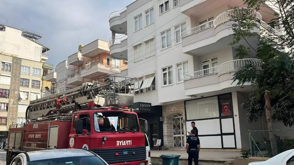 Kapıyı arkadan kilitleyip TV izlemeye dalan çocuk itfaiyeyi alarma geçirdi