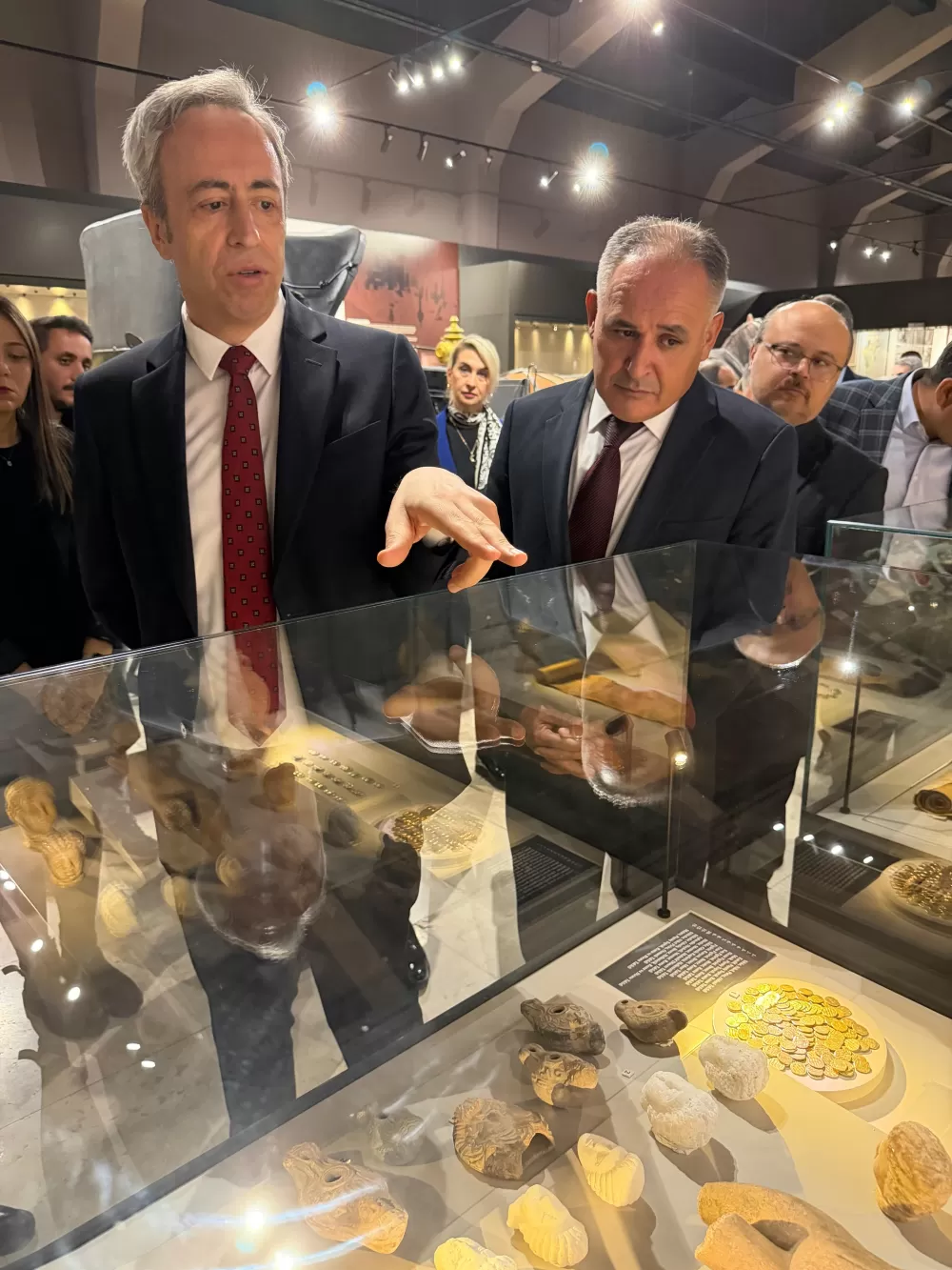 Tarihi eser kaçakçılığına dikkat çeken sergi ziyaretçilerini ağırlıyor