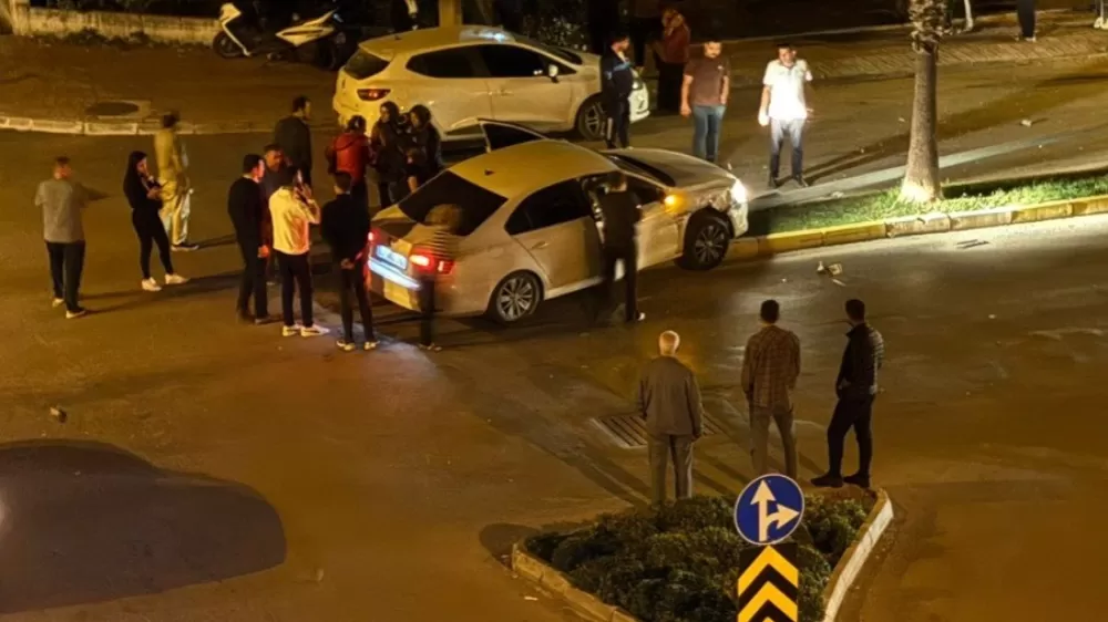 Manavgat'ta otomobiller çarpıştı: 3 yaralı