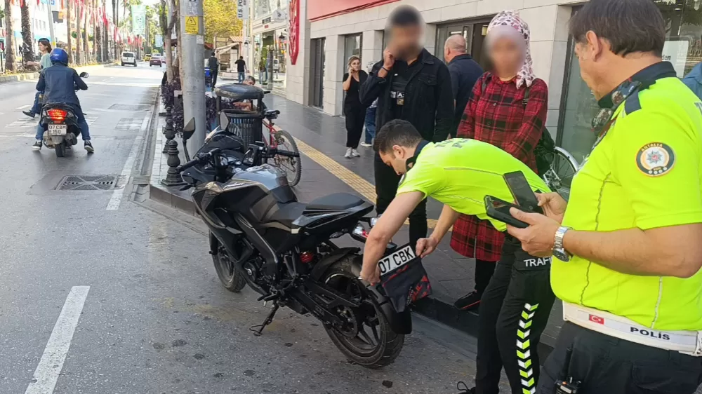 Motosikletin plakasını 'bandana' ile kapattı: 43 bin 149 TL ceza yedi