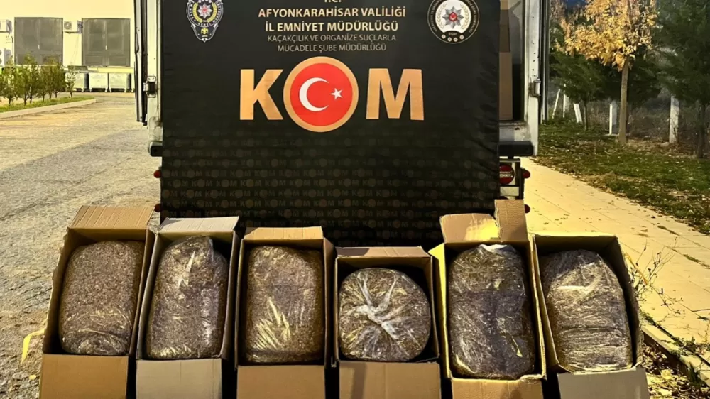 Polis yaklaşık 3 ton kaçak tütün ele geçirdi