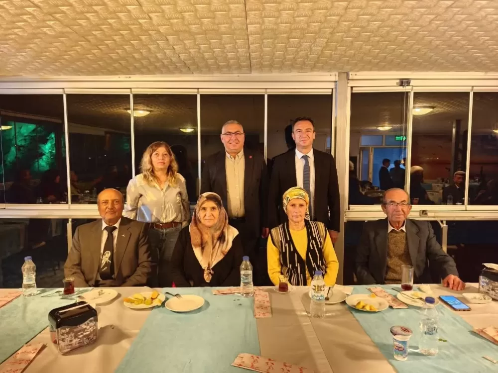 Başkan Okan Kurd, emekli öğretmenleri unutmadı! Anlamlı günde anlamlı buluşma