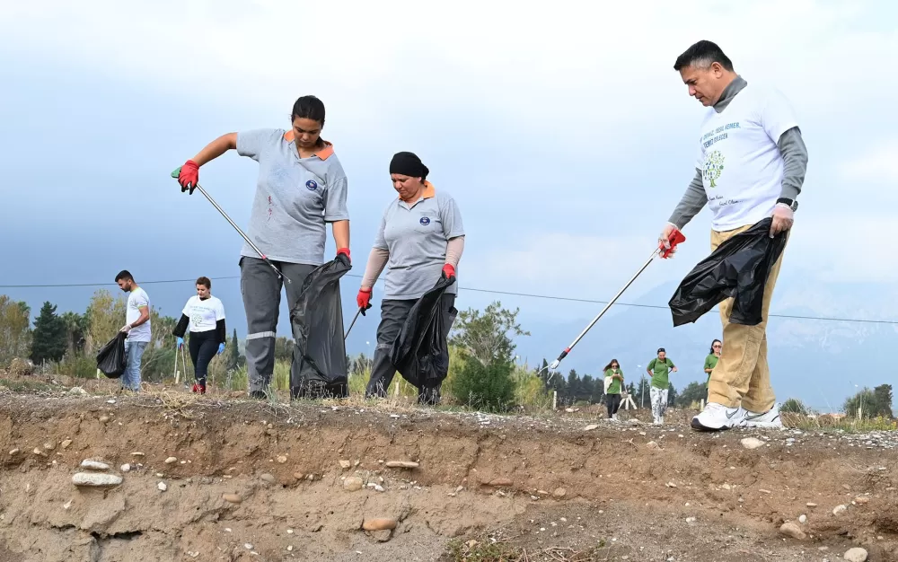 Çamyuva Sahili'nde temizlik