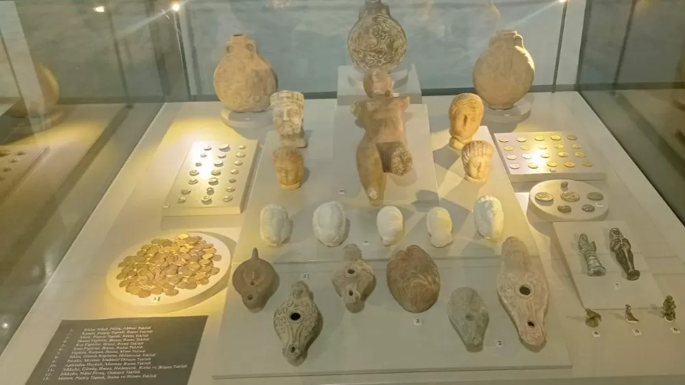 Tarihi eser kaçakçılığına dikkat çeken sergi ziyaretçilerini ağırlıyor