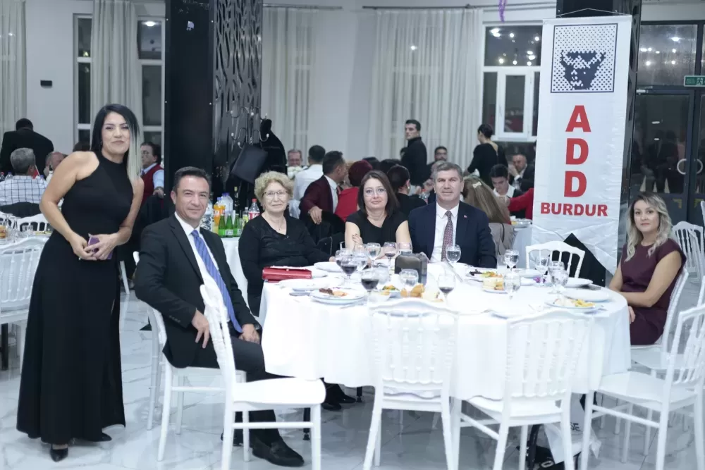 Burdur'da Cumhuriyet yemeğinde anlamlı buluşma