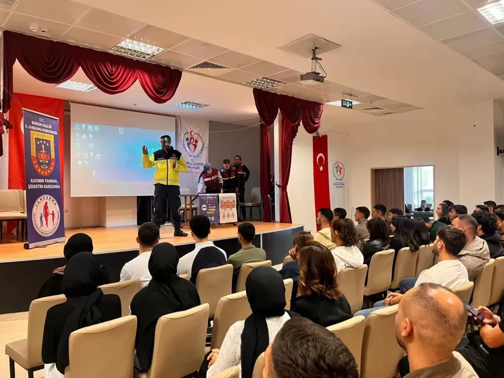 Jandarmadan KYK öğrencilerine dolandırıcılık ve güvenlik eğitimi