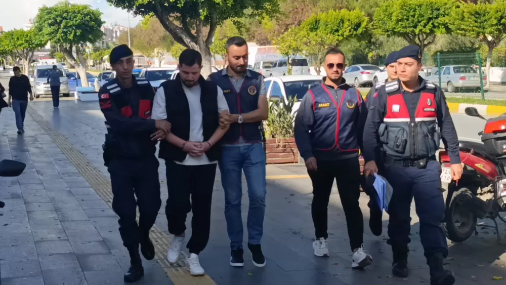 Antalya'da şoke eden hırsızlık Kasadaki döviz eski çalışanda çıktı