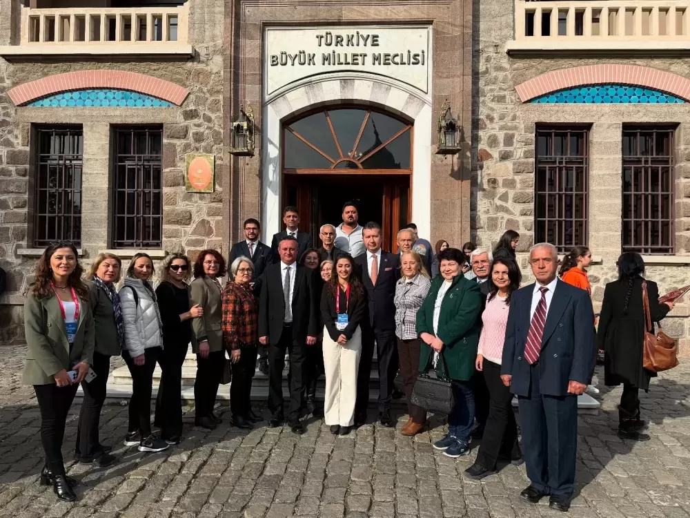 Milletvekili Akbulut hemşehrileriyle birlikte 1. ve 2. Meclisi ziyaret etti