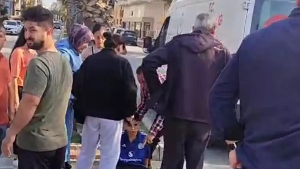 Yaya geçidinden bisikletiyle geçerken otomobilin çarptığı çocuk yaralandı