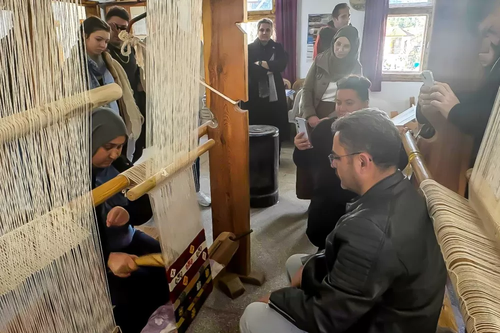 Üniversiteli gençler Sakin Şehir ünvanlı Çameli’yi gezdi