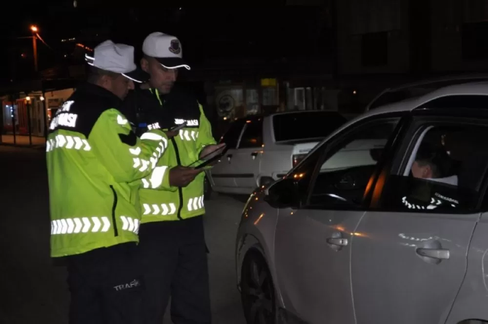 Isparta'da bir gecede 206 araç kontrol edildi 4 araç trafikten men edildi