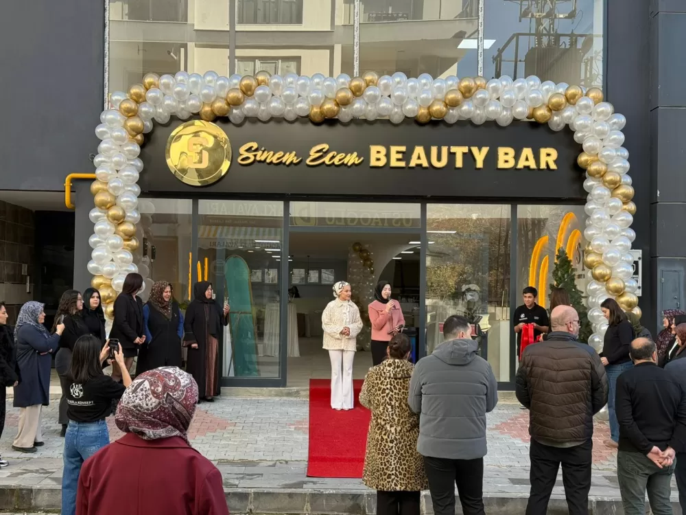 Sinem Ecem Beauty Bar yeni yerinde hizmete başladı! Açılışa özel fiyatları kaçırmayın