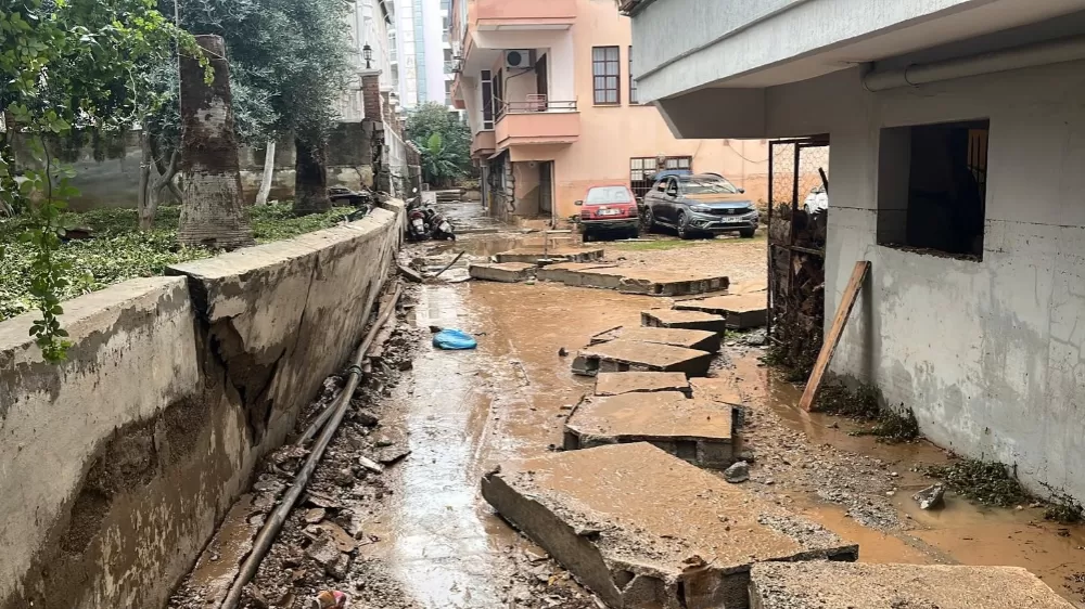 15 dakikalık yağmur Alanya'yı felç etti zararın boyutu ertesi gün ortaya çıktı