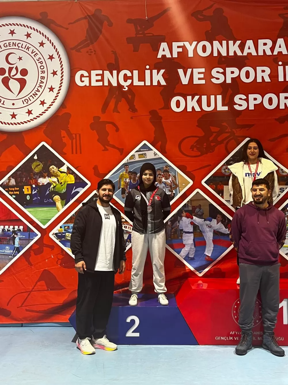 Şuhut Anadolu Lisesi’nden tarihi başarı