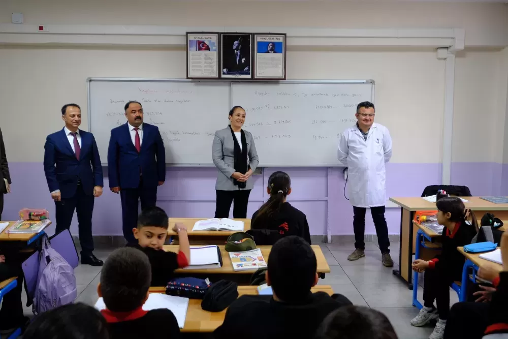 Burdur Valisi Bilgihan'dan okullara ziyaret Tek tek gezdi öğrencilerle sohbet etti