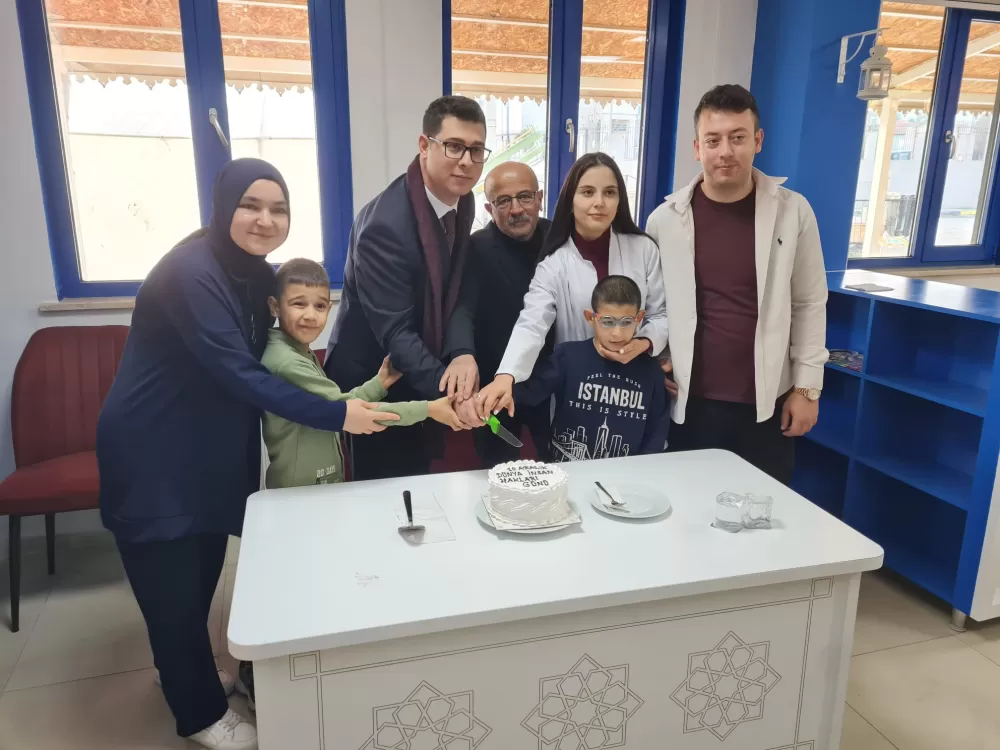 İnsan Hakları gününde Kemer'de fidanlar toprakla buluştu