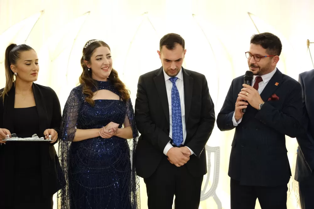 Başkan Ahmet Sedat Oktay, Korkuteli’nde nişan yüzüklerini taktı