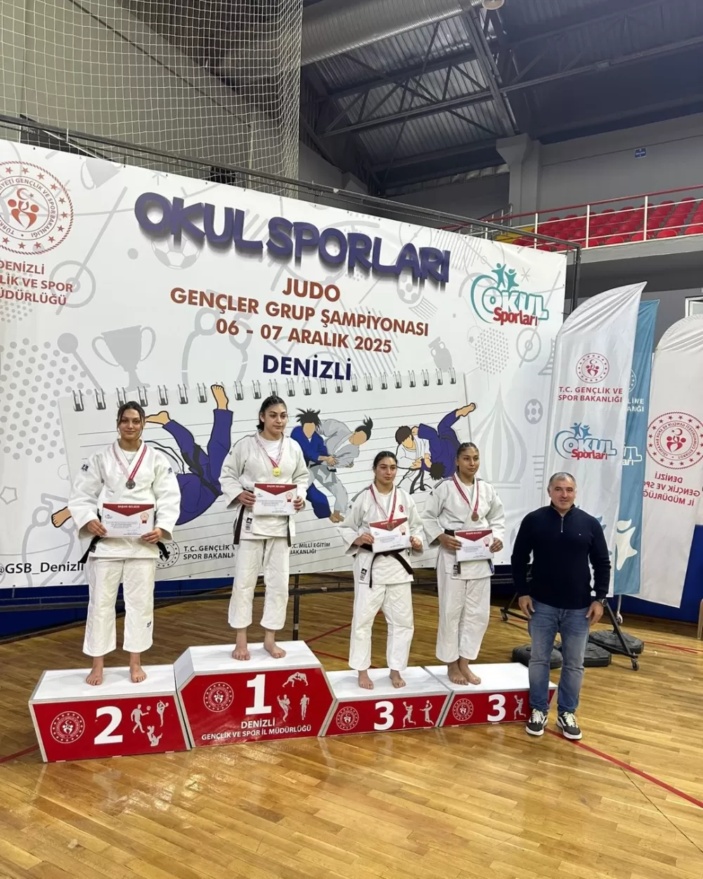 Denizli'de Bucak rüzgarı esti! Altın ve gümüş madalya kazanıp gururlandırdılar