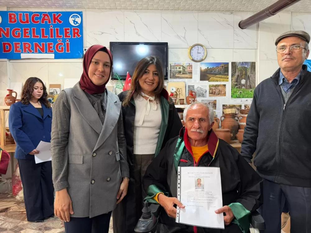 Bucak’ta engelli bireylere anlamlı jest Temsili cübbe ve ruhsat töreni