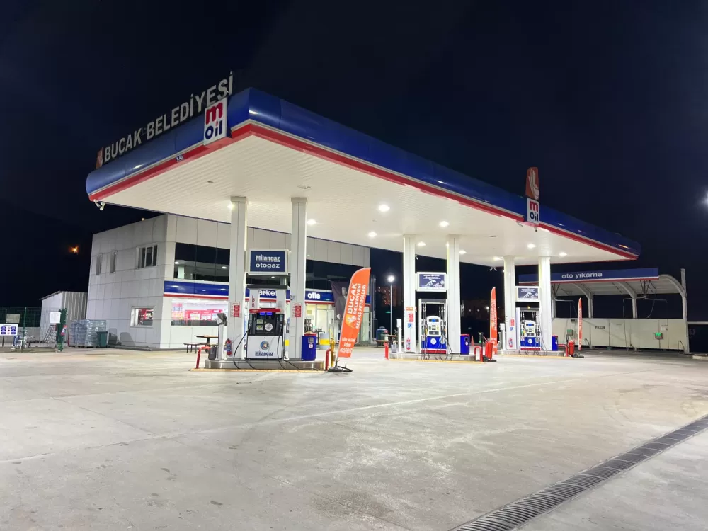 Bucak Belediyesi Moil Akaryakıt'ta market 7/24 hizmetinizde