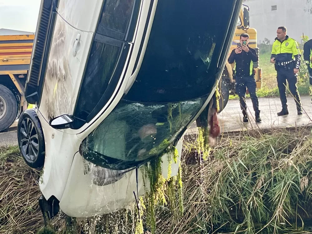 Antalya'da gece evden otomobille ayrılan kadın, dereye düşen otomobilde hayatını kaybetti