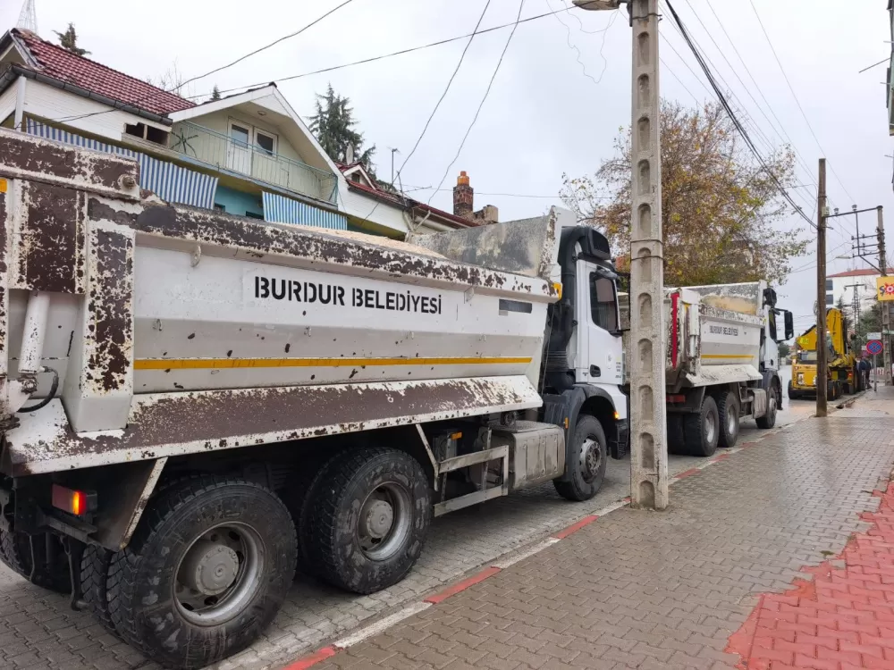 Yeşilova'nın işlek caddesinde çalışma başladı! En kısa sürede güzelleşecek