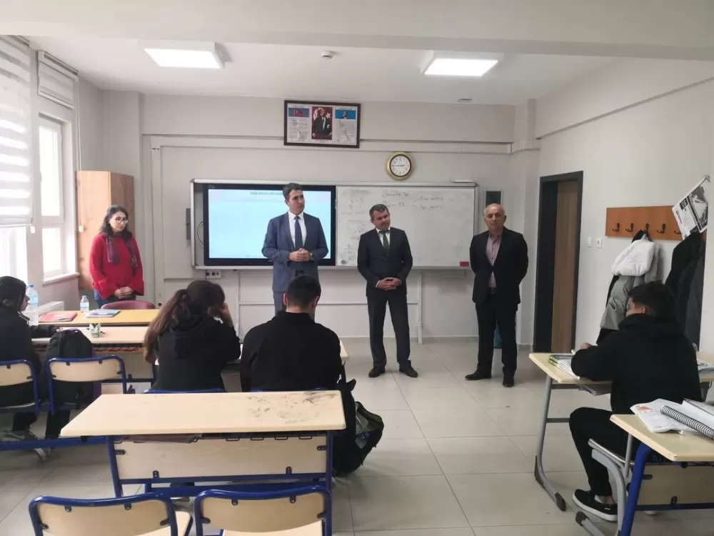 Kaymakam Kuruca Kızılkaya'da! Anadolu Lisesinde öğrencilerle buluştu