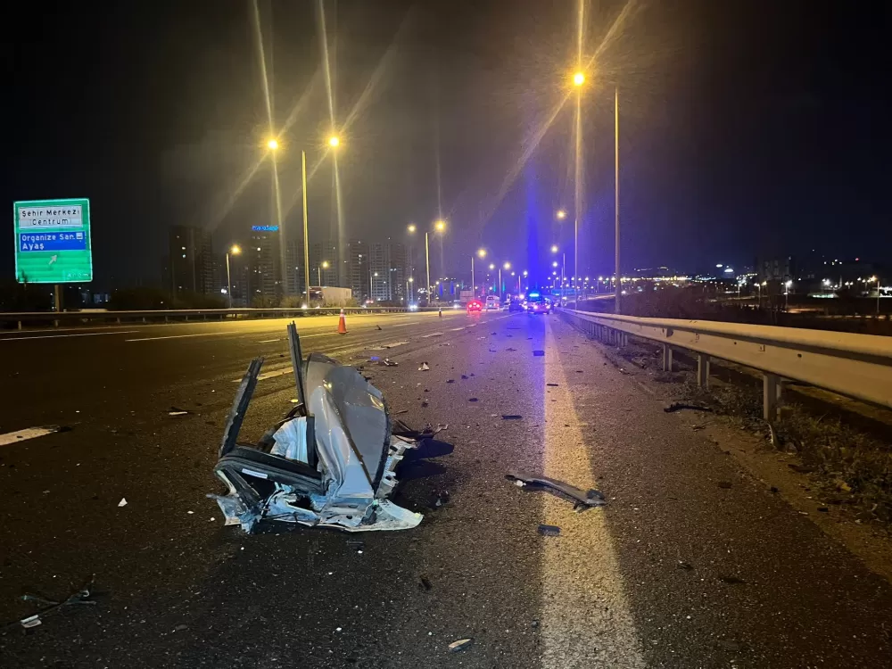 Ankara’da bir otomobil Dorsenin altına girdi 2 ölü 1 ağır yaralı