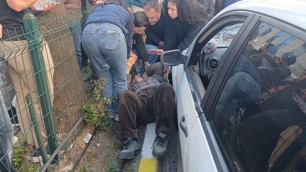 Otomobilin çarptığı yaşlı adam için seferber oldular