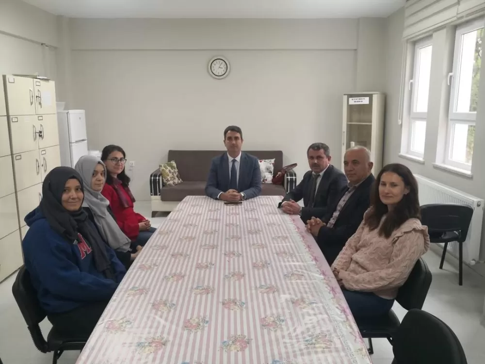 Kaymakam Kuruca Kızılkaya'da! Anadolu Lisesinde öğrencilerle buluştu