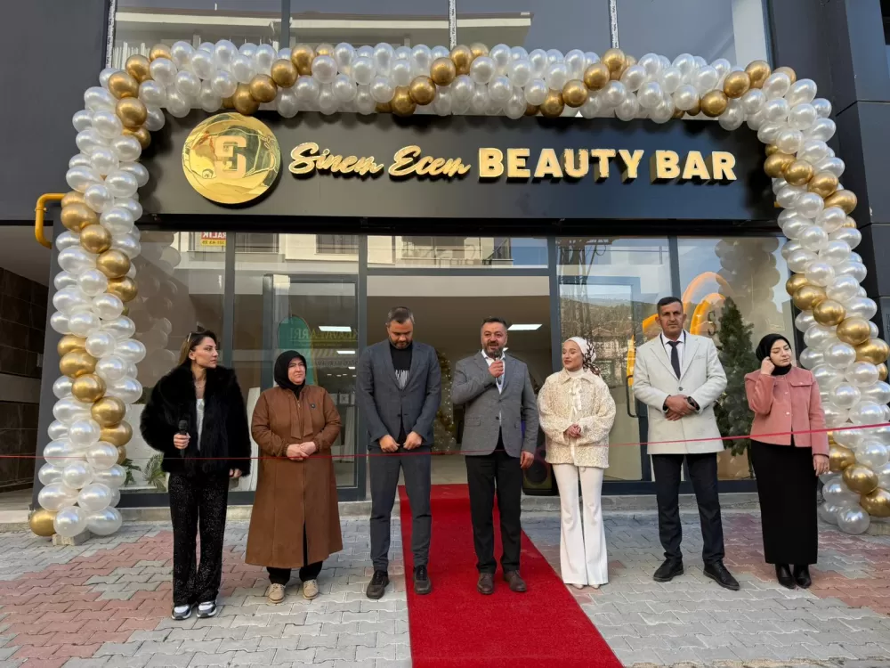 Sinem Ecem Beauty Bar yeni yerinde hizmete başladı! Açılışa özel fiyatları kaçırmayın